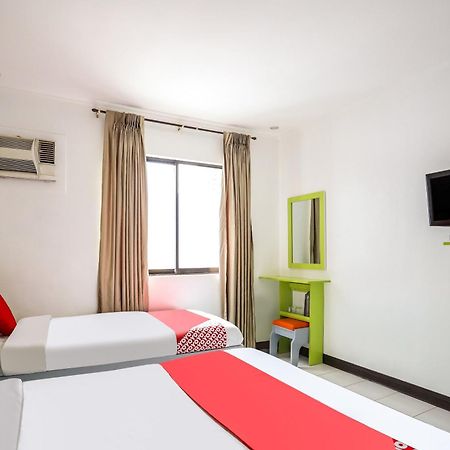 Oyo 210 Apple Tree Suites Cebu Stadt Exterior foto